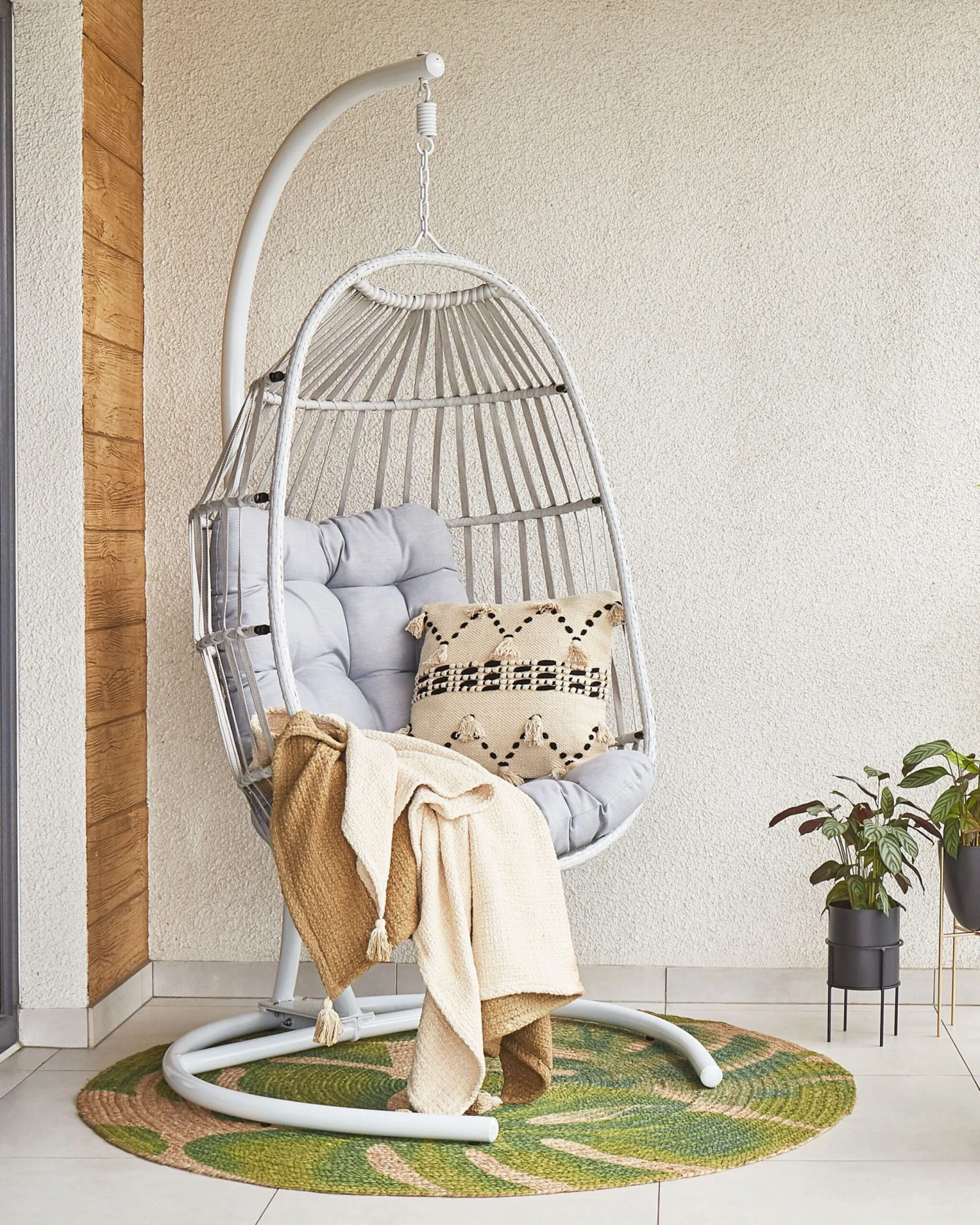 PE Rattan Hanging Chair With Stand Light Grey SESIA - Image 5